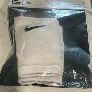 Nike Streak Athletic Knee Pads Off-White